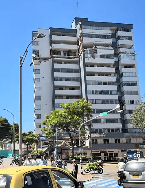 Edificación con colapso parcial tras evento sísmico en Colombia
